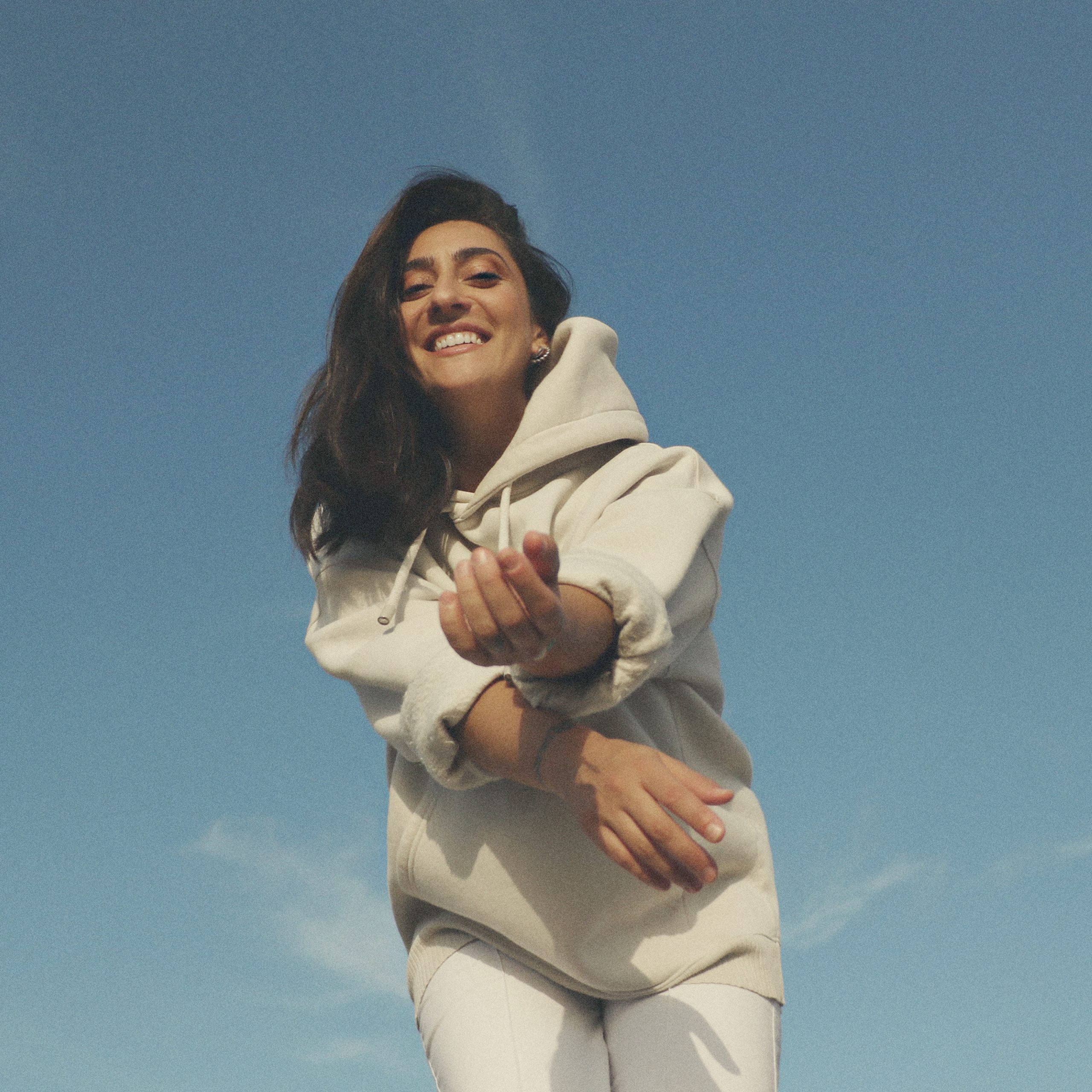 Victoria Sio - we are_