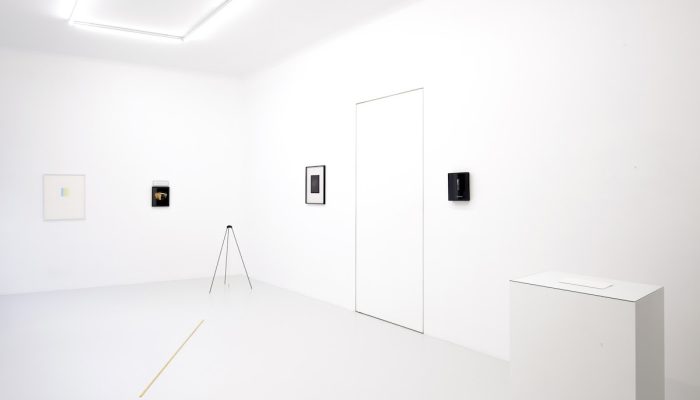 Community art et photo : Emmanuelle de l'Ecotais vous embarque pour une performance unique de l'artiste Raphël Dallaporta à la galerie Jean Kenta Gauthier !