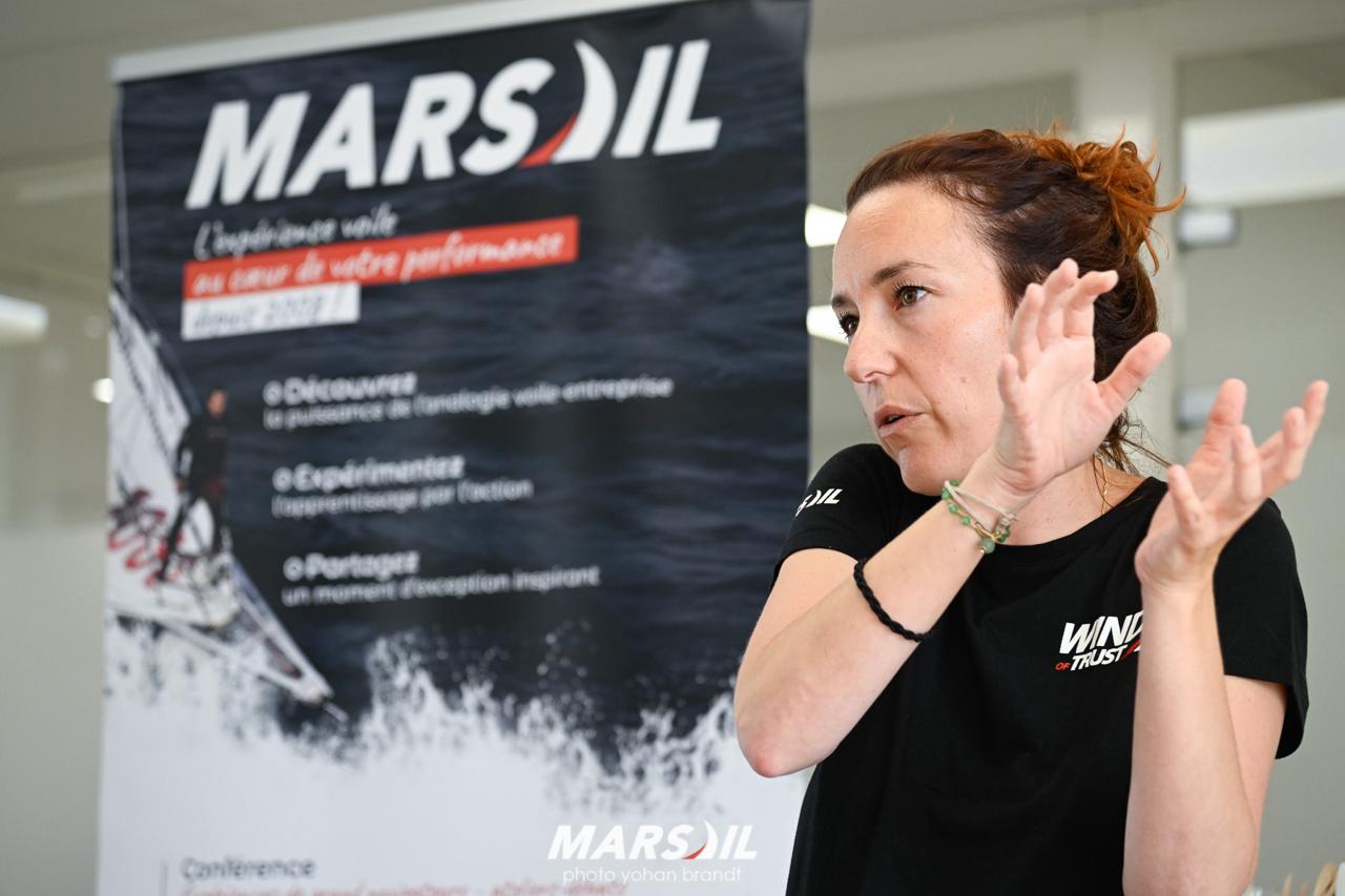 La community voile se réunit aux salons membres sur le thème : La prise de décision en milieu incertain, le prisme de la course au large.