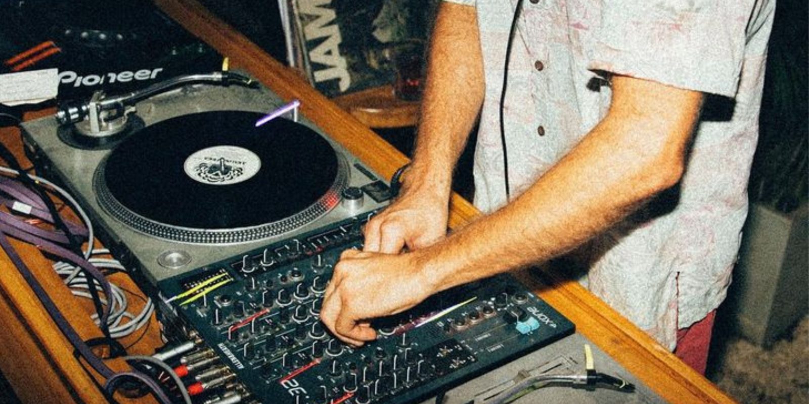 DJ Set & Happy Hour - Adriman