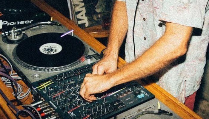 DJ Set & Happy Hour